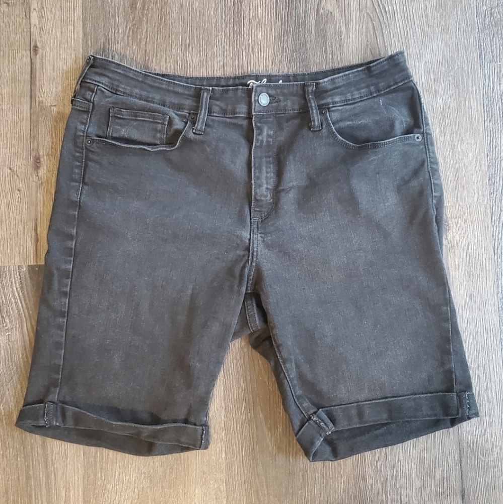 Universal Thread women's black Jean shorts